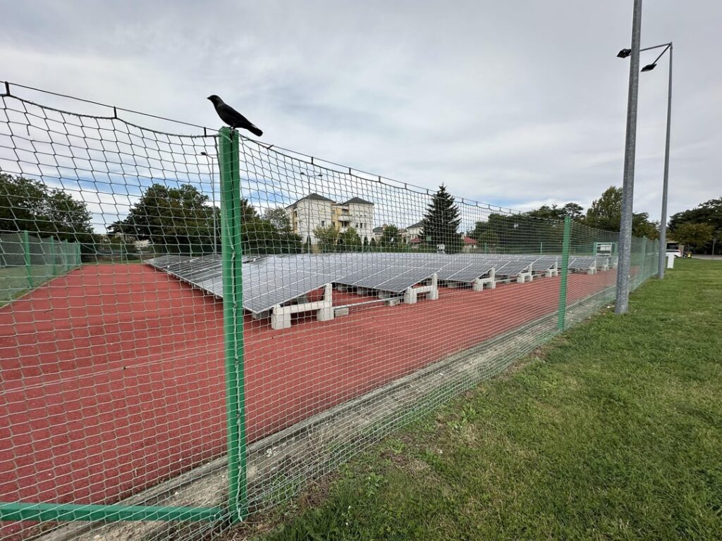 Tennis court with interesting dual use in Gniezno