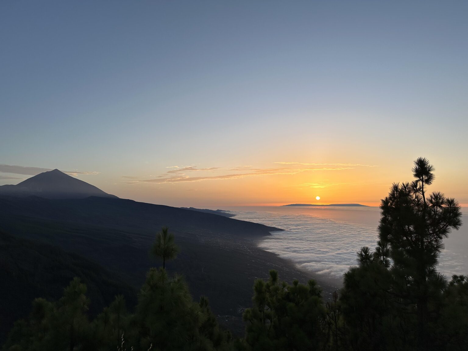 Tenerife above the sea of ​​clouds.❤️