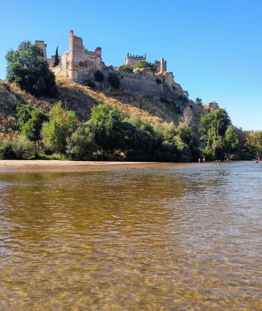 Escalona del Alberche, Toledo! Beautiful village with beach included!