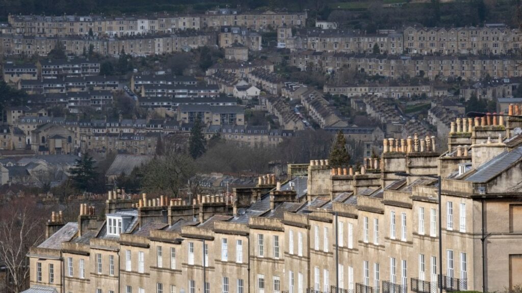 Government not ruling out scrapping single person council tax discount