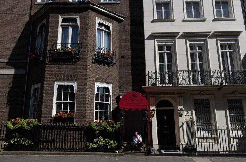 UK Should Tax Wealthy Exiting the Country, Economists Say