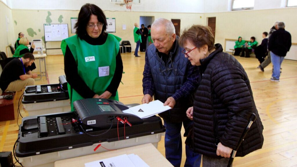 High voter turnout in Georgia's pivotal parliamentary elections