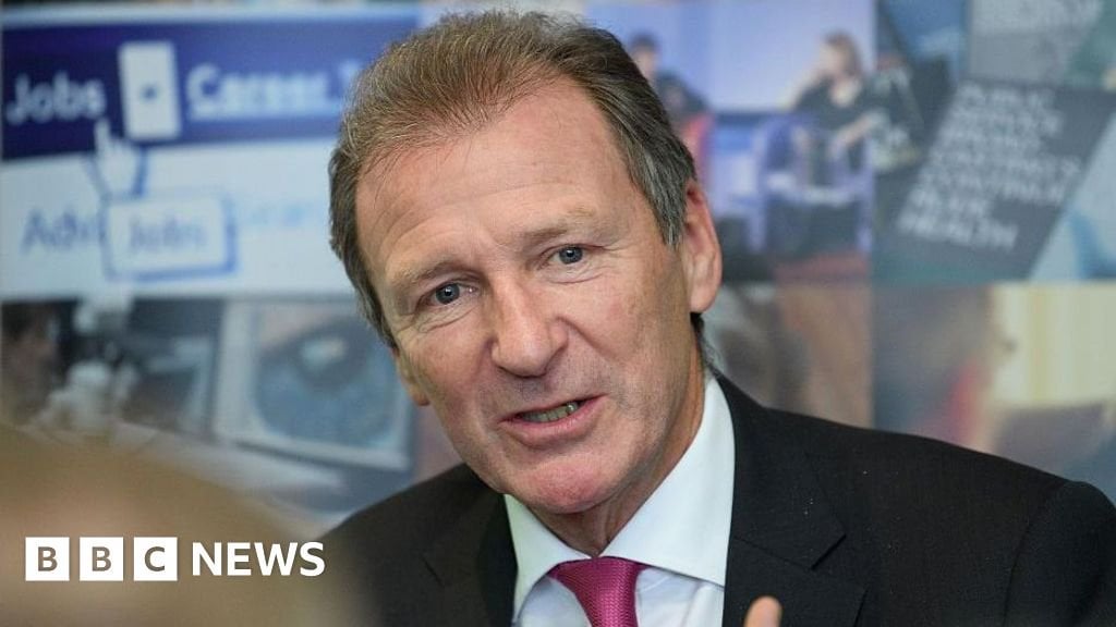 Ex-cabinet secretary says £200,000 job is underpaid