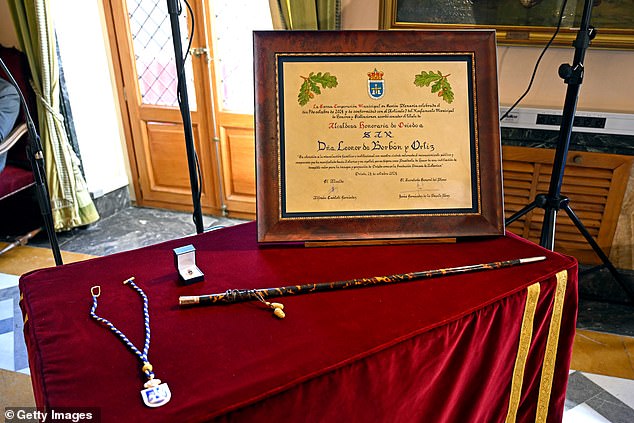 Pictured: The insignia of the honorary Mayoress of Oviedo that was presented to Princess Leonor