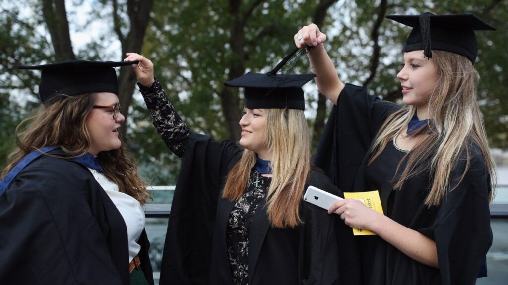 The numbers that prove graduate salaries are falling