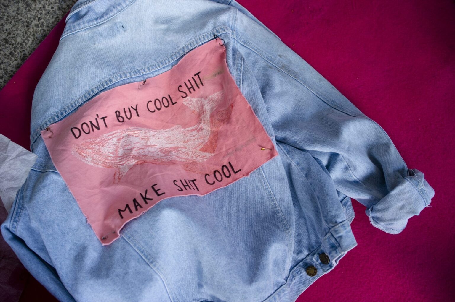 California Passes First U.S. Clothing Recycling Law | California is tackling the problem of textile and fashion waste with the country’s first law that requires clothing companies to implement a recycling system for the garments they sell.