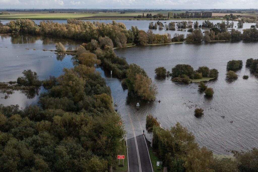 UK weather: Motorways flooded as ‘severe’ storms continue across England