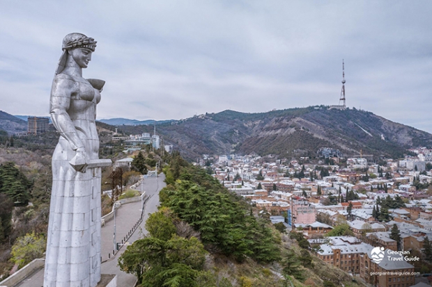 Mother Georgia overlooking the city