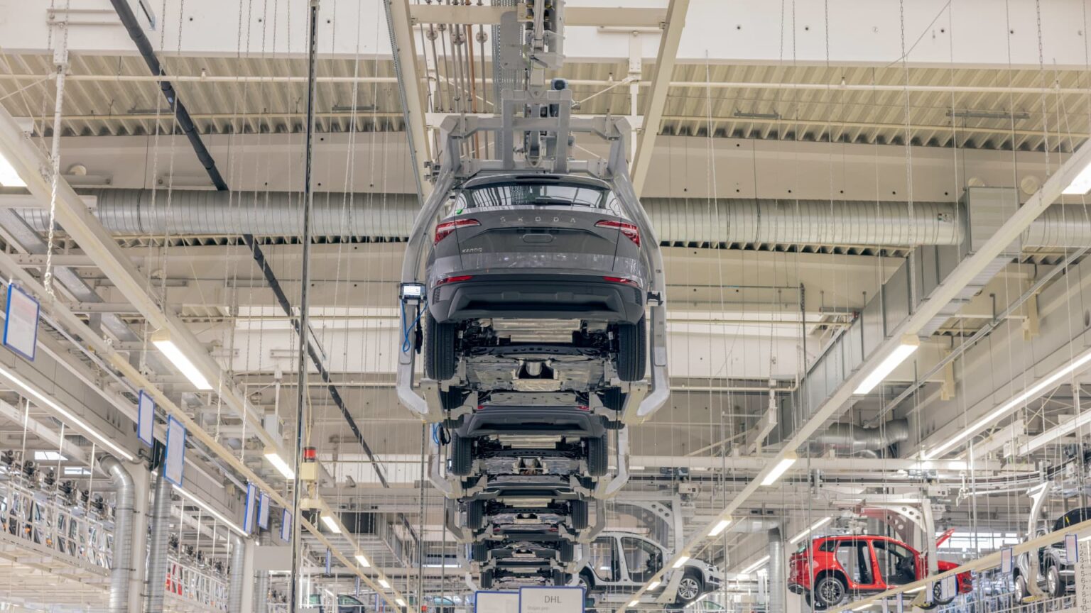 Trump tariffs threaten to hobble Slovakia’s thriving car industry Trump tariffs threaten to hobble Slovakia's thriving car industry