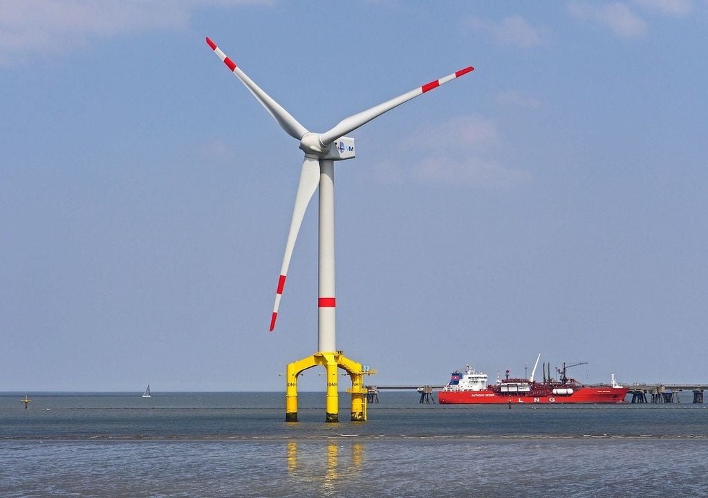 The rotary blades and materials used in offshore wind farms could infiltrate the marine environment, particularly when damaged.