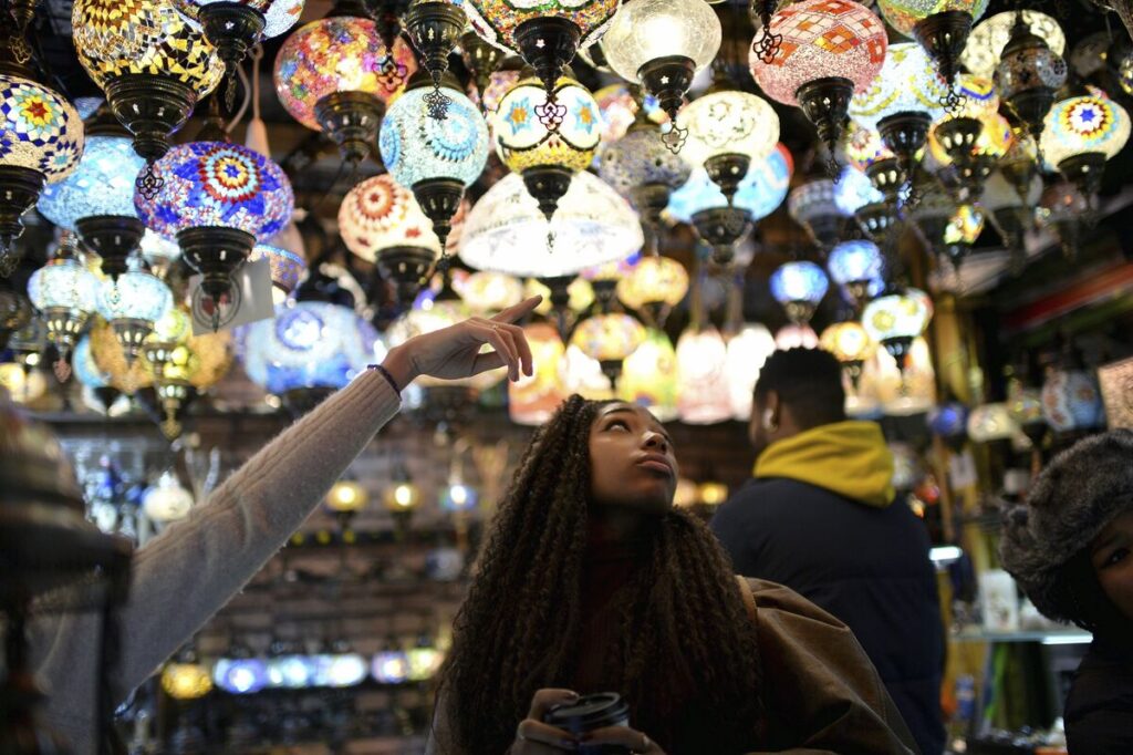 Viral Dubai Chocolate Strawberry Cup Boosts Christmas Market Economy Viral Dubai Chocolate Strawberry Cup Boosts Christmas Market Economy