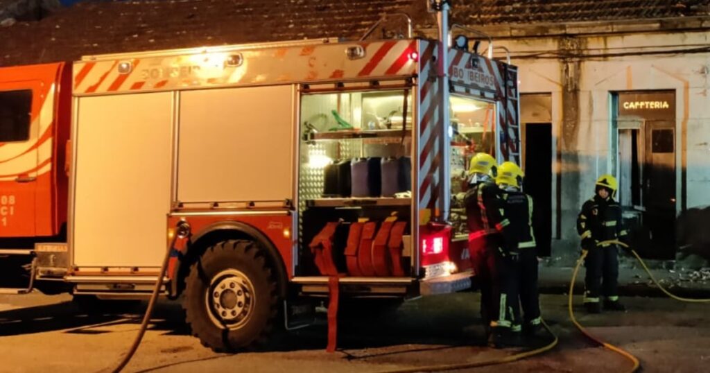 Cuban elderly woman dies alone in a fire on Christmas Eve Cargando