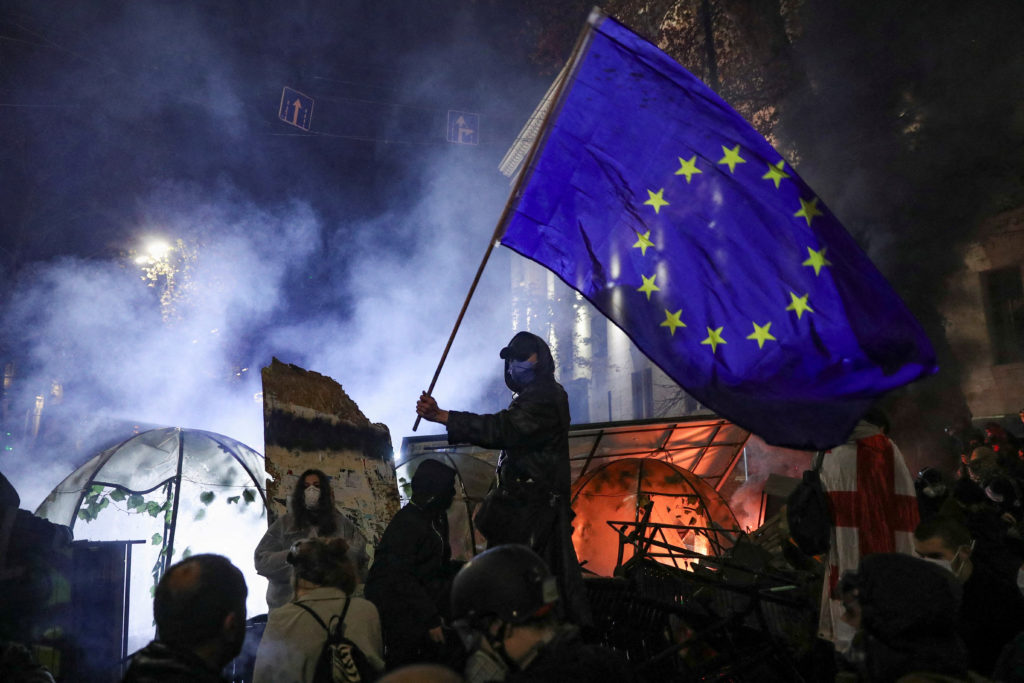 Georgian opposition supporters protest against government's EU application delay