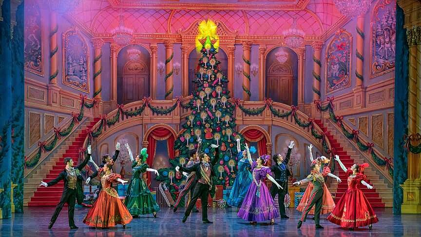 ENTERTAINMENT: Touring troupe tackles Tchaikovsky’s ‘Nutcracker’ ENTERTAINMENT: Touring troupe tackles Tchaikovsky’s ‘Nutcracker’