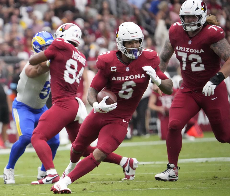 Arizona Cardinals running back James Conner (6) runs against the Los Angeles Rams during the first quarter at State Farm Stadium on Sept. 15, 2024.