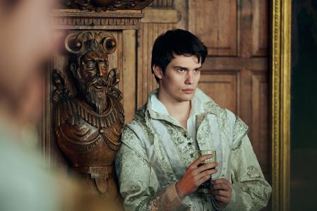 Nicholas Galitzine representa la belleza.