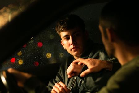 Diego Rey es Toni, un chico que no sabe cómo procesar una experiencia sexual.