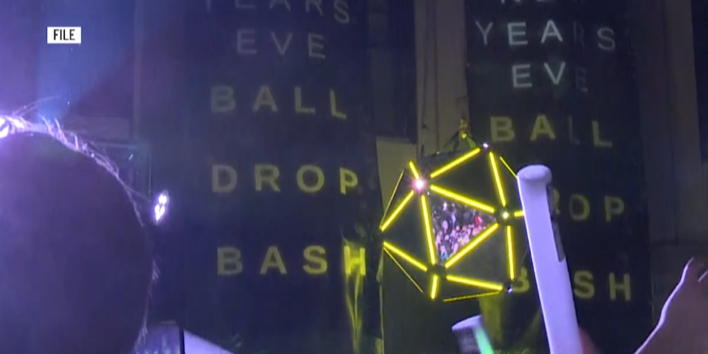 Double Trouble Entertainment prepares for Marquette’s annual New Year’s Eve ball drop Double Trouble Entertainment prepares for Marquette’s annual New Year’s Eve ball drop