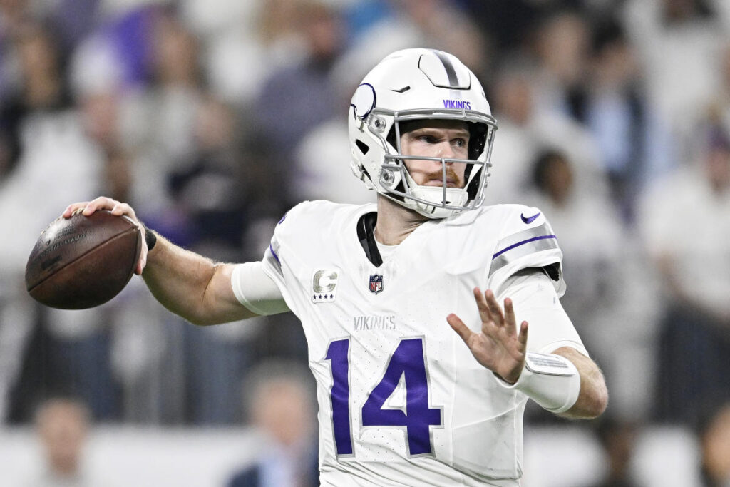 Vikings roll over Bears, Falcons fend off Raiders on Monday Night Football doubleheader