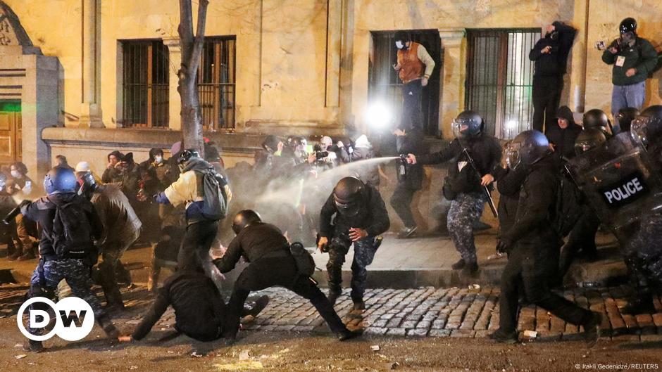 Violence escalates ahead of presidential election – DW – 12/13/2024