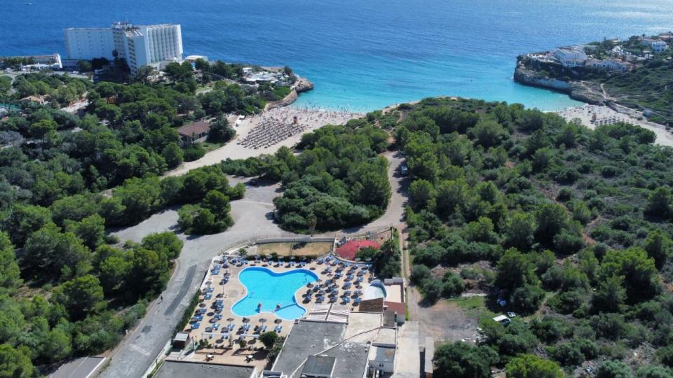 Club Cala Domingo vacation apartments by the sea