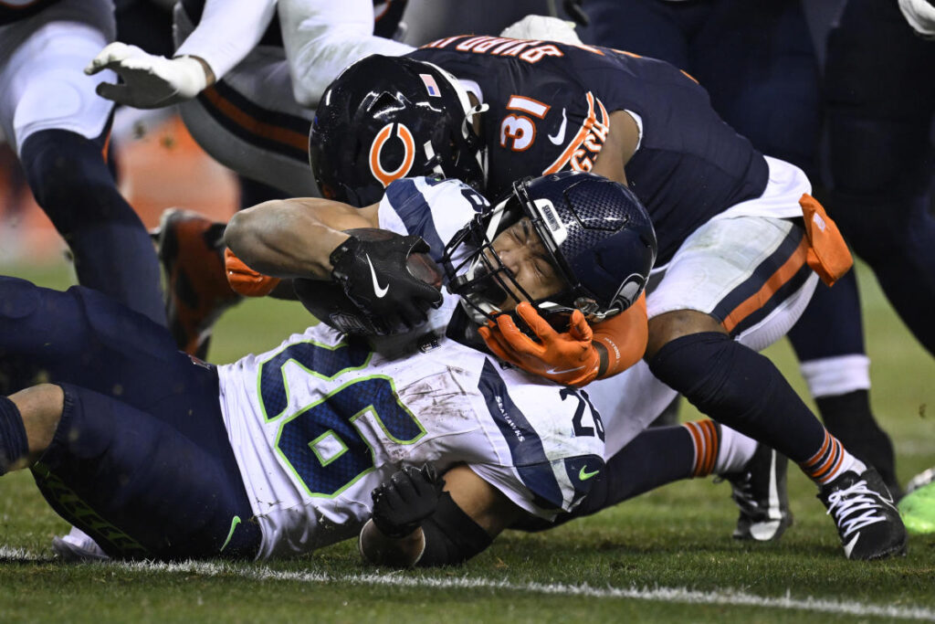 Seahawks-Bears: Seattle keeps playoff hopes alive with 6-3 win over Chicago in one of NFL's worst games of 2024 season