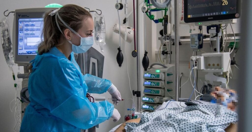 Welsh hospitals bring back face masks for visitors and staff