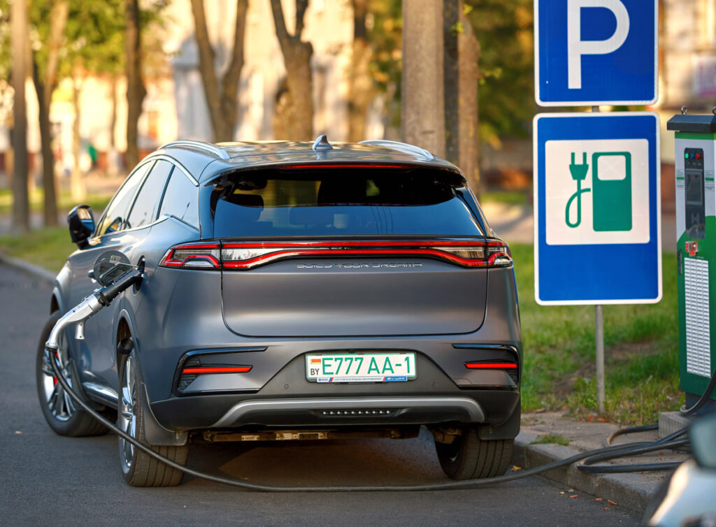 Charged EVs | As the EU imposes tariffs on Chinese EVs, Spain aims to become a “connector country”