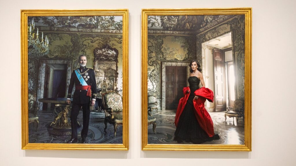 Annie Leibovitz’s Spectacular Portraits of the King and Queen of Spain Are Officially on Display Annie Leibovitz’s Spectacular Portraits of the King and Queen of Spain Are Officially on Display