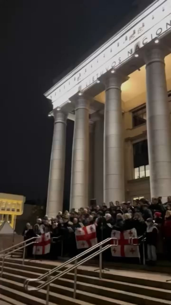 Lithuanians singing Mravalzhamieri in Vilnius, in support of Georgian people 🇬🇪🇱🇹🇪🇺