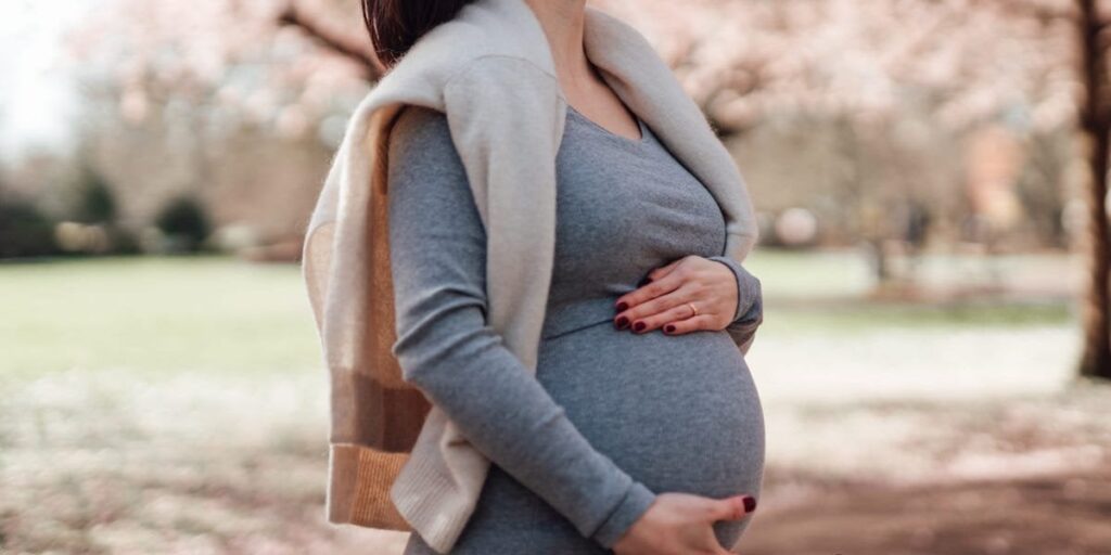 Tokyo is giving its employees a 4-day workweek to try to boost record-low fertility - Japan faces a declining fertility rate. It had just 758,631 births last year, a record low.