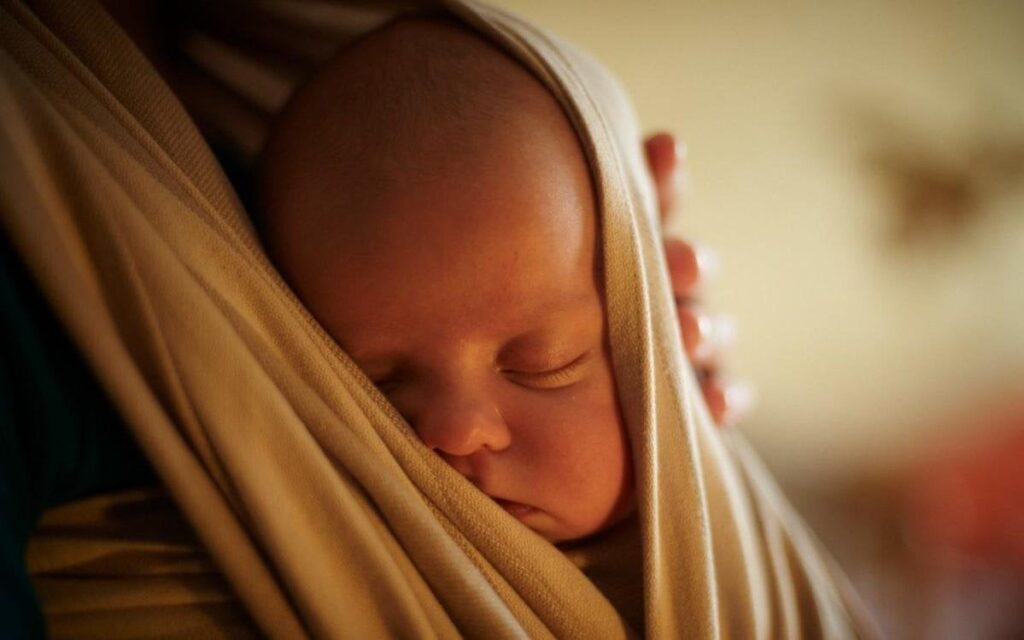 Warning issued after baby accidentally suffocated being breastfed in hands-free sling