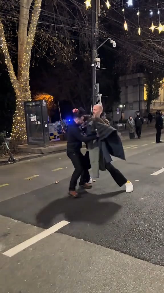 Protesters quickly changing clothes to inflate the number of protesters, caught on camera