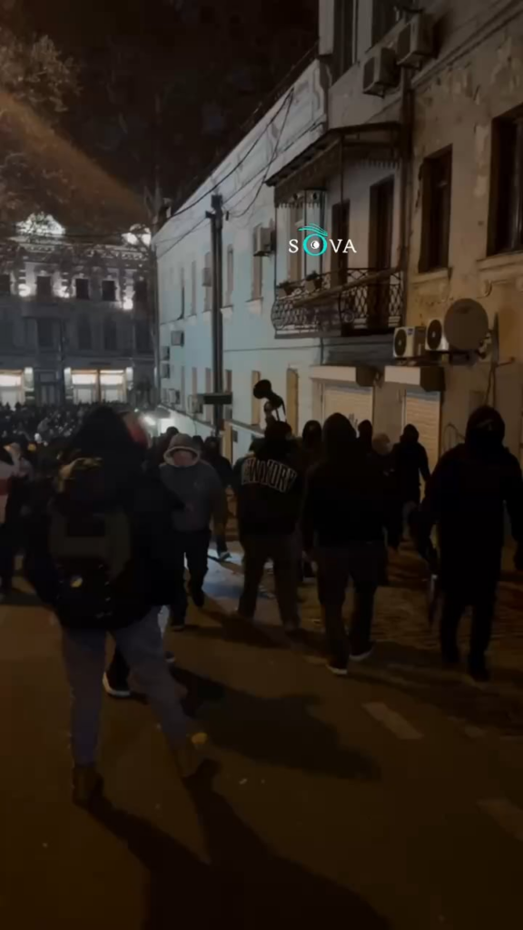 People Team Up to Look for Titushkas