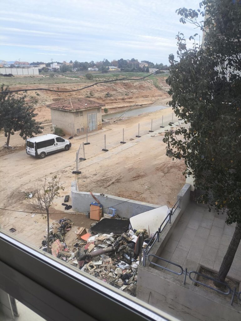 Views from my balcony 1 month after Dana. (The garage is missing lol) Views from my balcony 1 month after Dana. (The garage is missing lol)