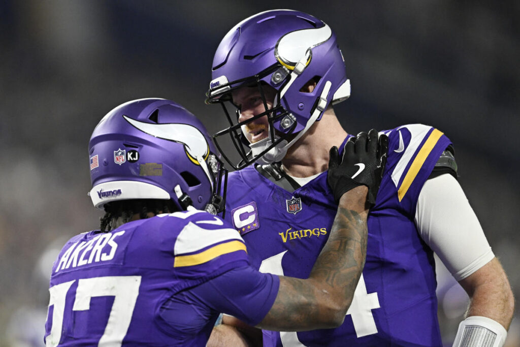 NFL scores: Vikings top Packers, Dolphins beat Browns as both clubs keep their playoff dreams alive