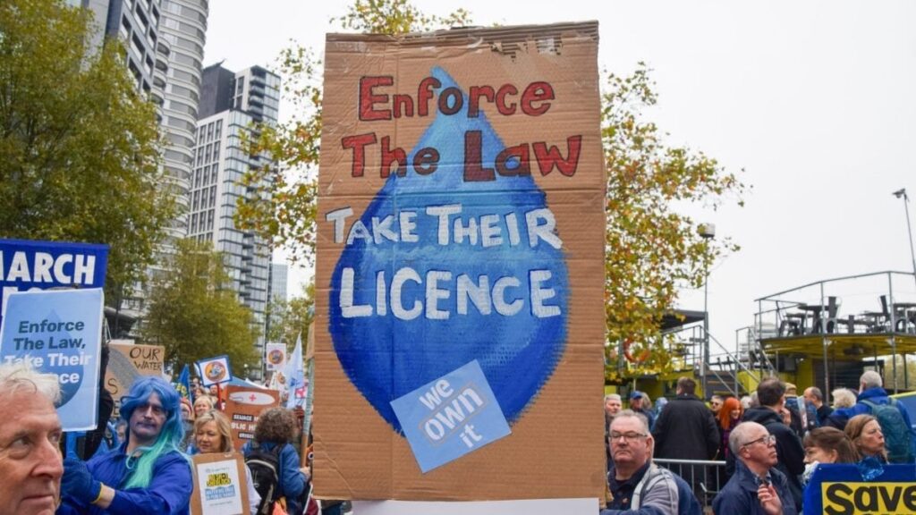 Water companies fined just £2 for rule breaking despite record sewage