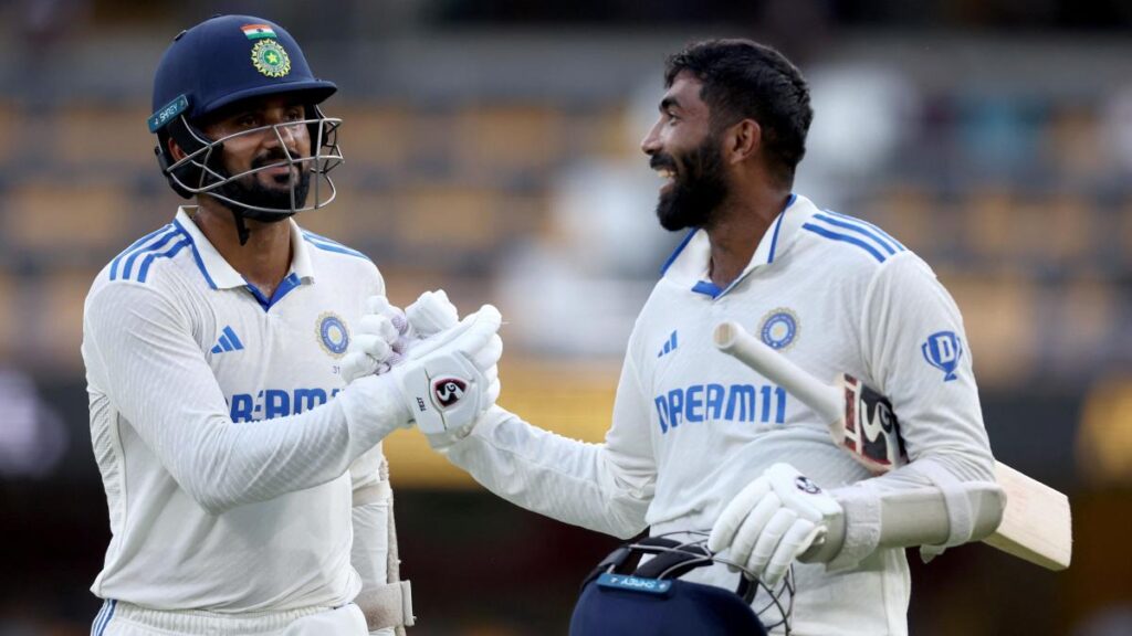 India dig deep to avoid follow-on against Australia