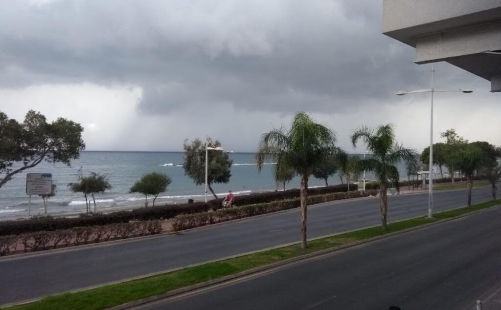 cover Yellow weather warning for storms announced for weekend