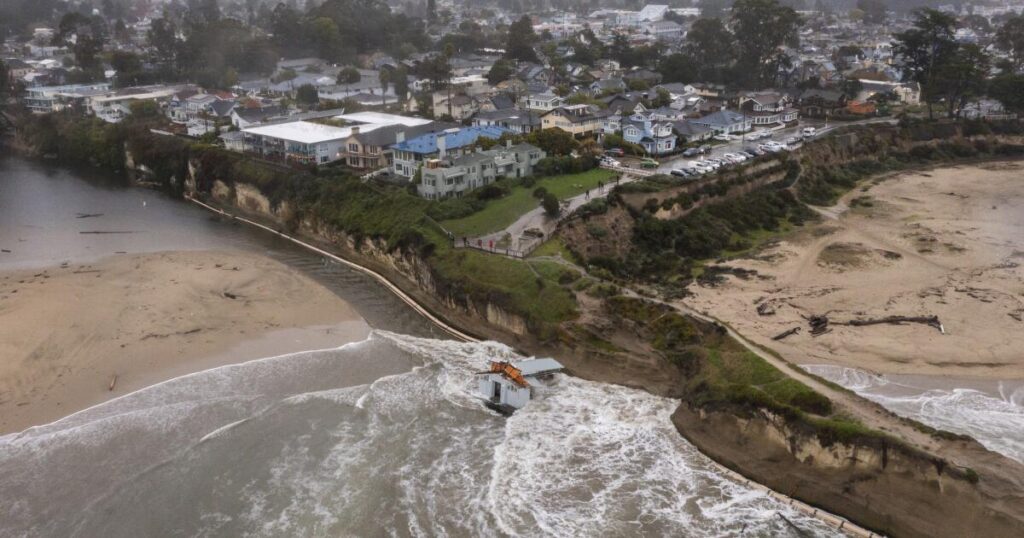 Huge waves batter California coast: Man dead, another missing Huge waves batter California coast: Man dead, another missing