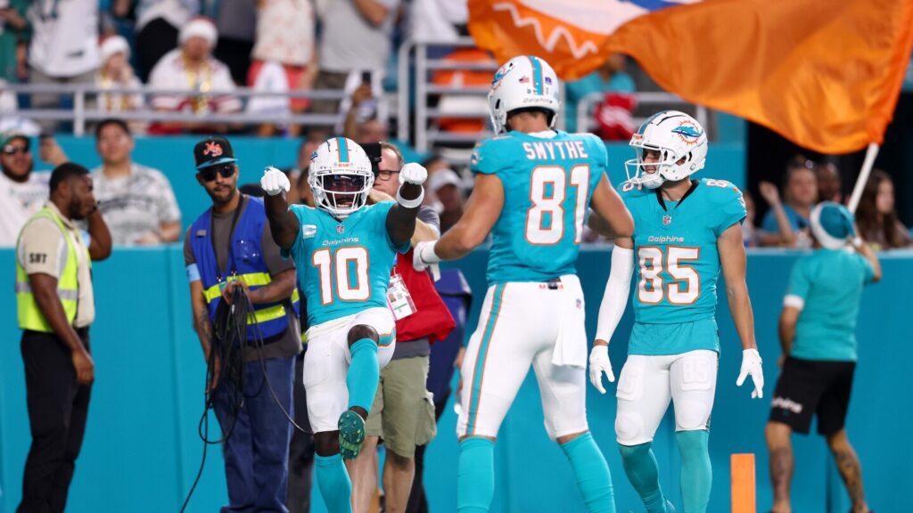 Dolphins keep playoff dream alive by beating 49ers 29-17 Dolphins keep playoff dream alive by beating 49ers 29-17