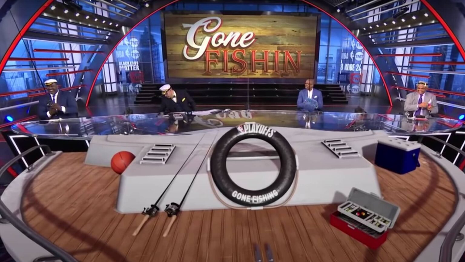 Shaquille O'Neal, Kenny Smith to return to TNT Sports