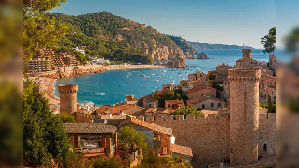Spain To Not Allow Tourists For 3 Years? What The ‘Tourist Ban’ Really Means author-479264131