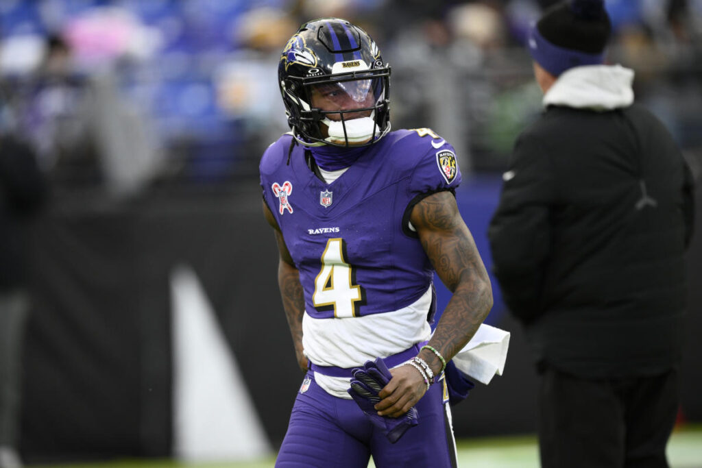Ravens Pro Bowl WR Zay Flowers exits Week 18 with knee injury
