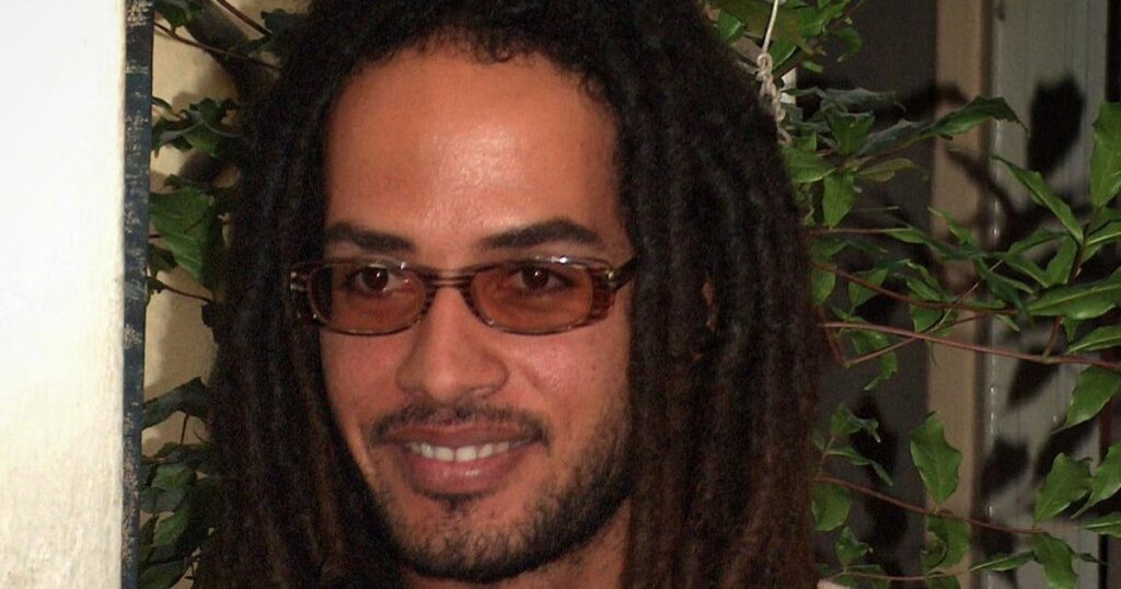 Cuban musician William Vivanco emigrates to Spain with his family