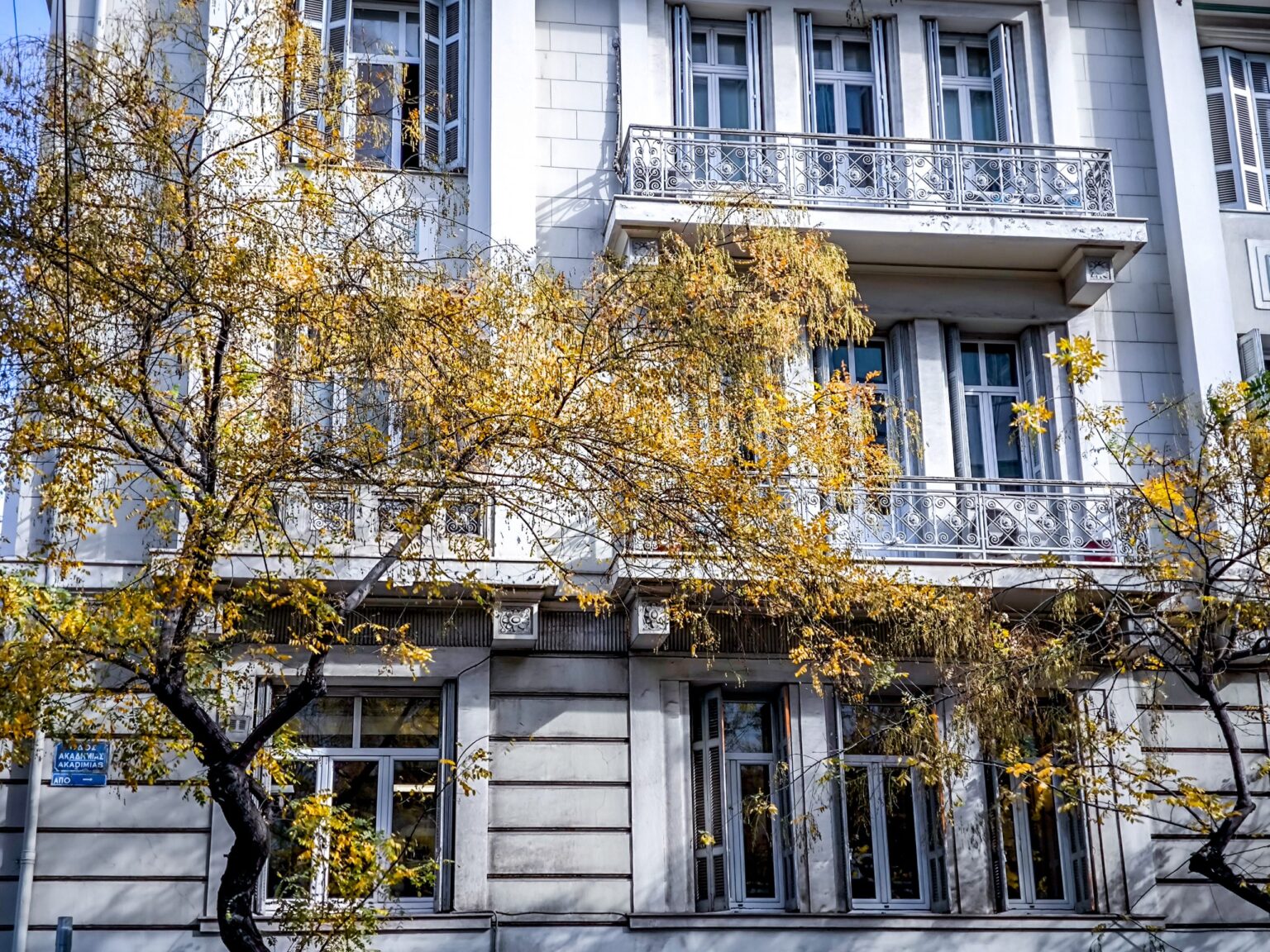 A Sunny Sunday for Greece, Clouds and Rain Ahead