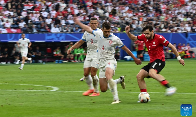 Khvicha Kvaratskhelia (1st R) of Georgia vies with Robin Hranac (2nd R) of the Czech Republic during the UEFA Euro 2024 Group F match between Georgia and the Czech Republic in Hamburg, Germany on June 22, 2024. (Photo: Xinhua)