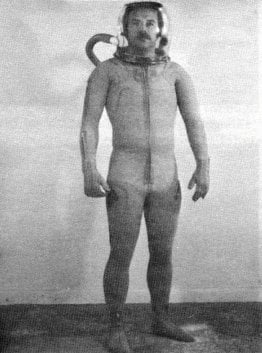 How Did Helmets For Mechanical Counterpressure Suits Achieve A Seal?