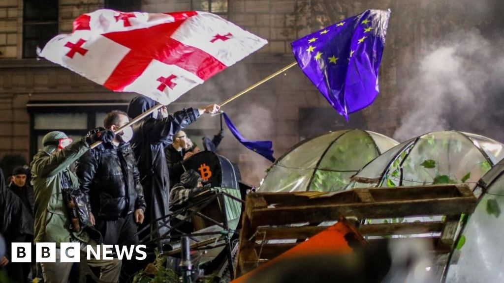 Thousands protest in Tbilisi after EU bid suspended