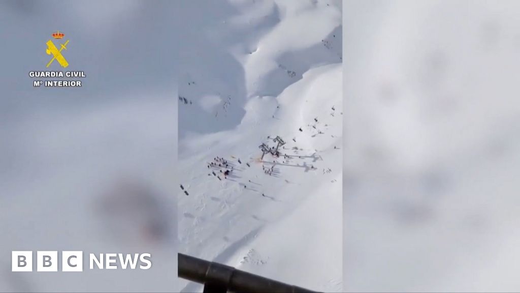 Eyewitnesses describe ski lift collapse Eyewitnesses describe ski lift collapse